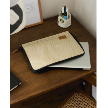 housse-pc-macbook-air-pro-13-133-voile-bateau-100-recyclee-727sailbags-situation